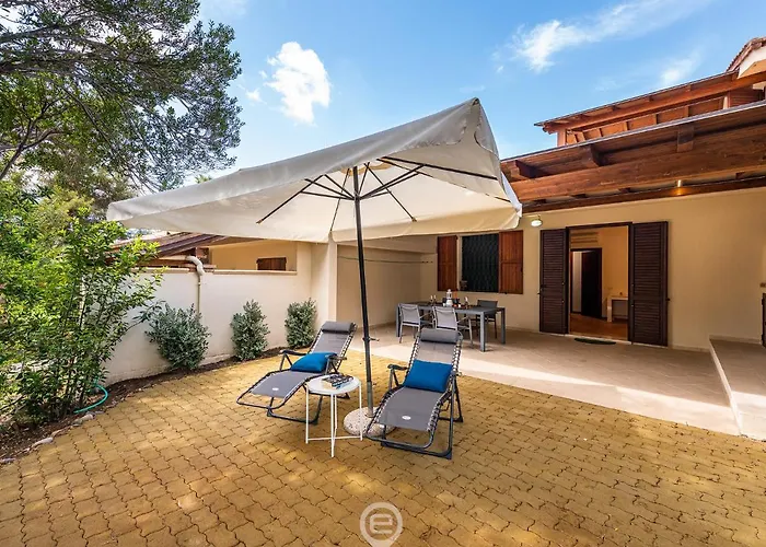 Будинок відпочинку Casa Adele - Steps To Cala Sinzias